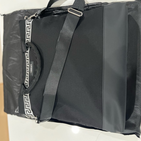 VERSACE NEW MENS BLACK PERFUME SHOULDER BAG - Picture 12 of 15